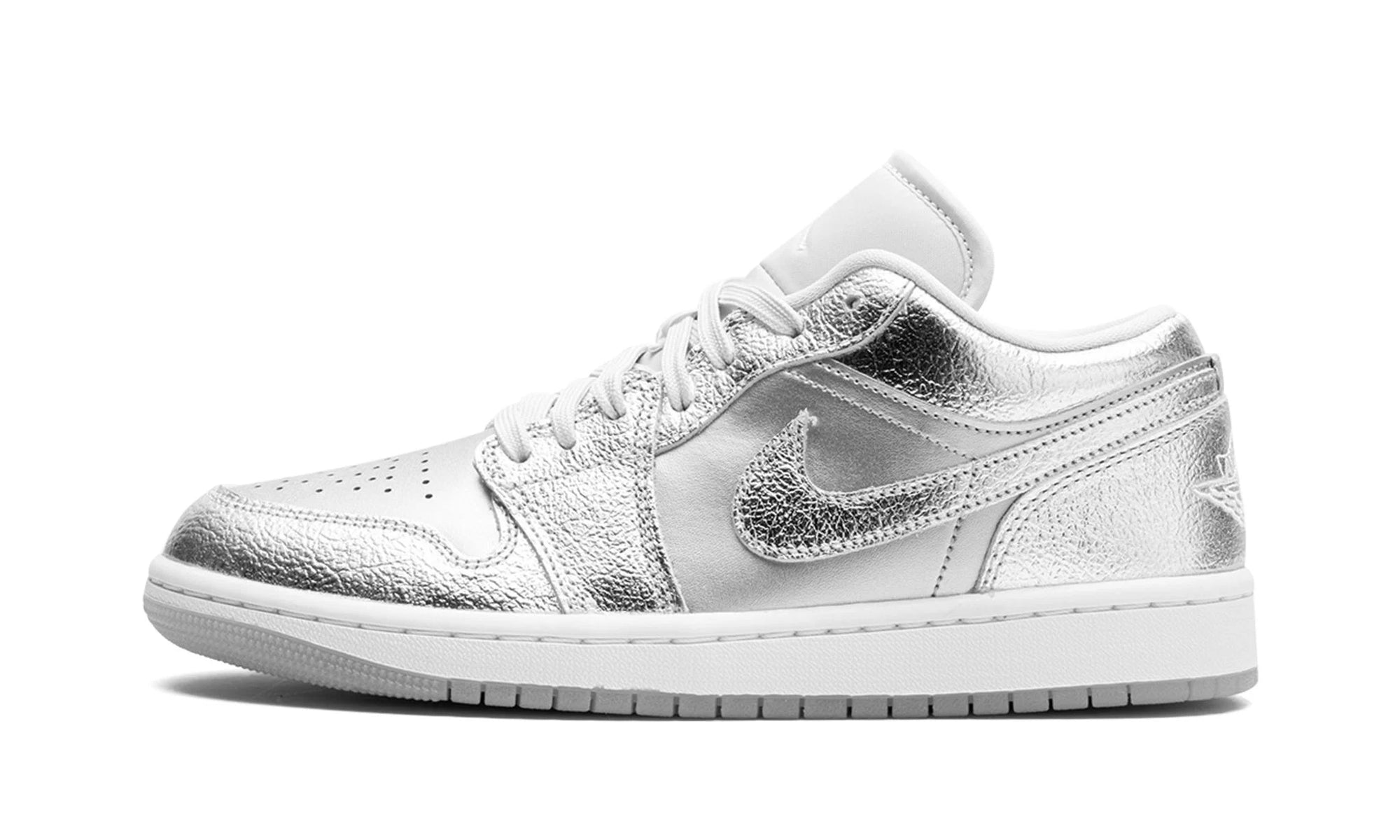 Air Jordan 1 Low SE "Metallic Silver"