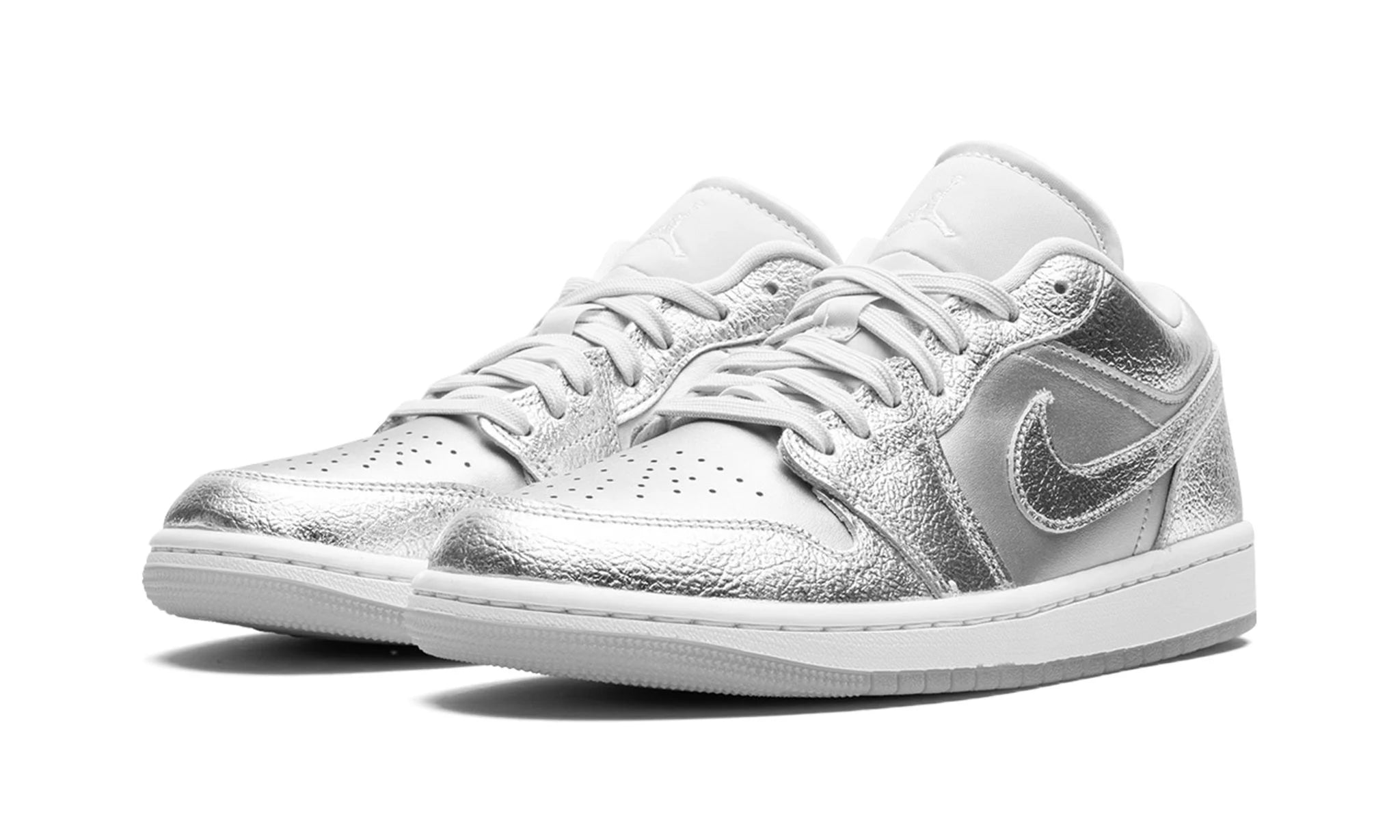 Air Jordan 1 Low SE "Metallic Silver"