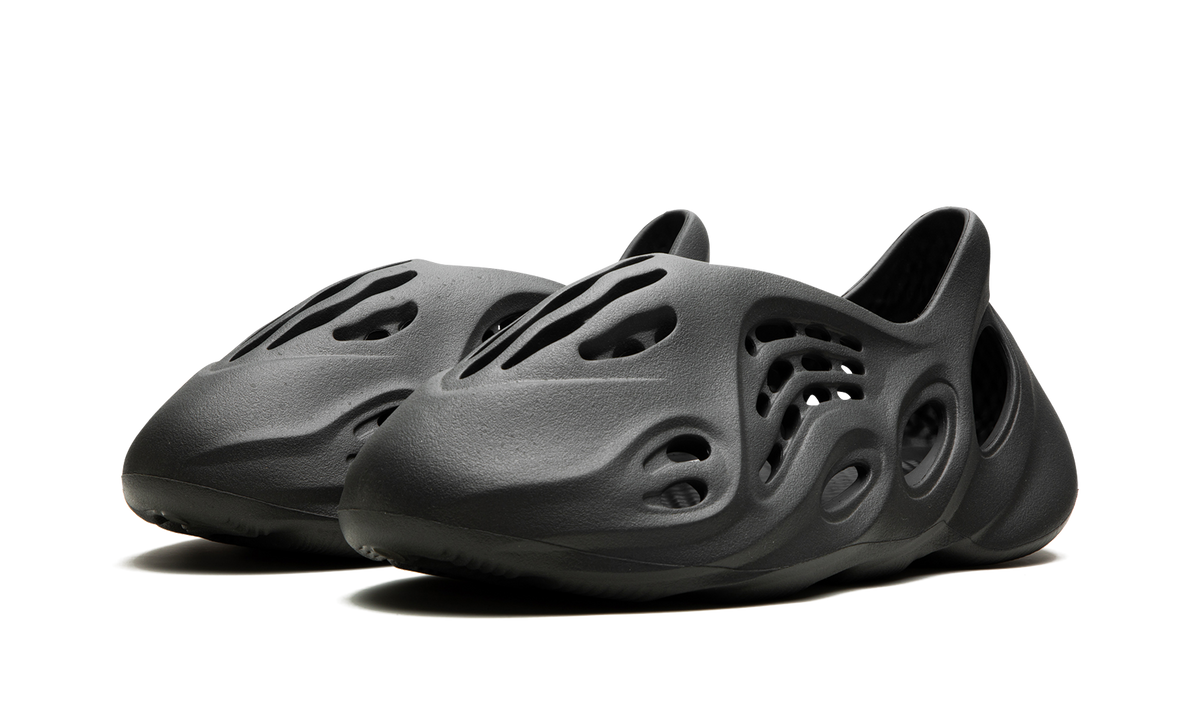 Yeezy Foam Runner "Carbon"