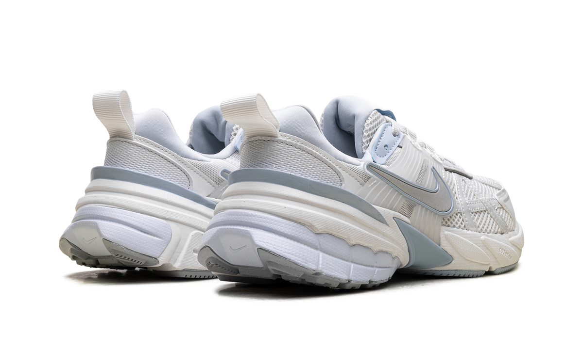 Nike V2K Run "Platinum Tint Summit White Light Smoke Grey"